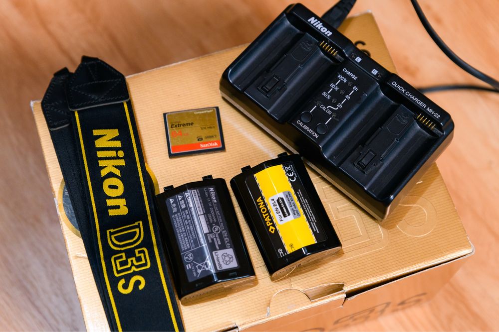 Nikon D3s ( 2 acumulatori, Card 64 gb )