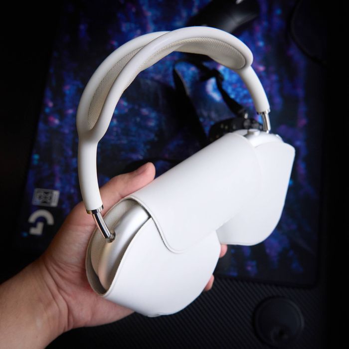 Продаю AirPods Max в белом цвете