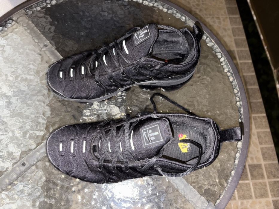 Nike Air Продавам Nike VaporMax Plus – Черни, в отлично състояние!