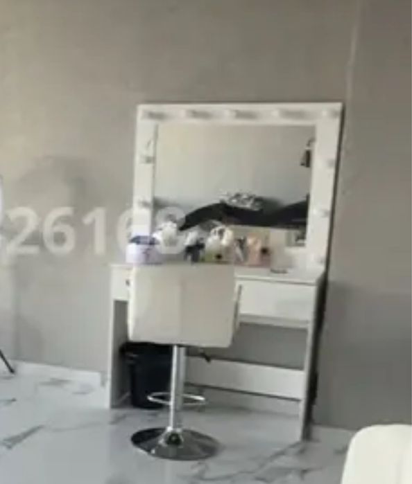 Продам стол с лампами