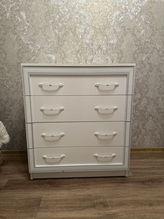 Продам комод в хорошем качестве !