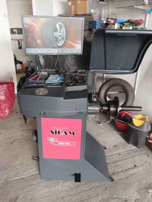 Продавам Италиански машини за монтаж, демонтаж и баланс на гуми