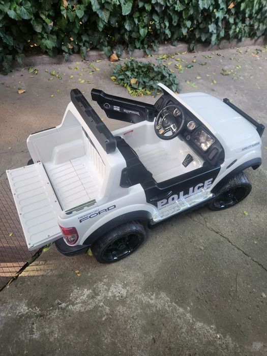 Masinuta electrica pentru copii de pana la 7 ani