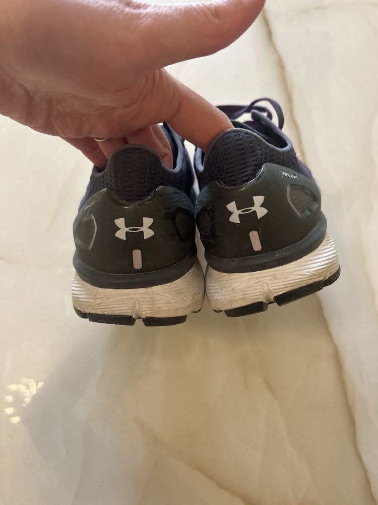 Маратонки Under Armour 42размер