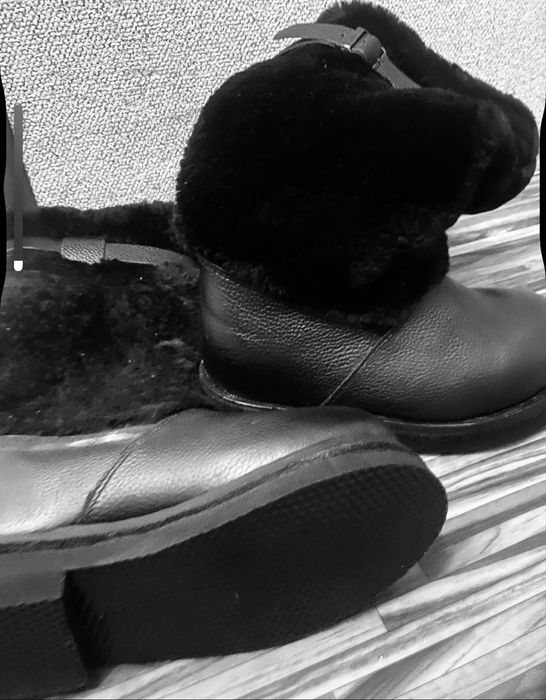 Новый унты продаю. Как купили таки стоит!доставка имеется.