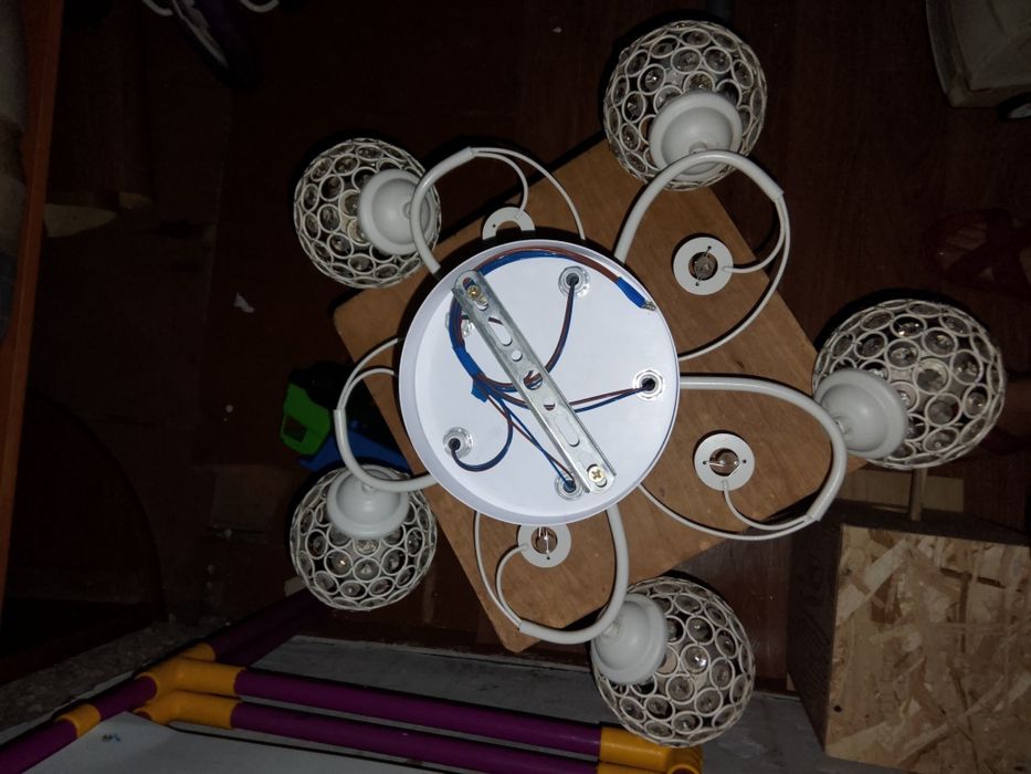 Продам люстру 5-ти рожковую