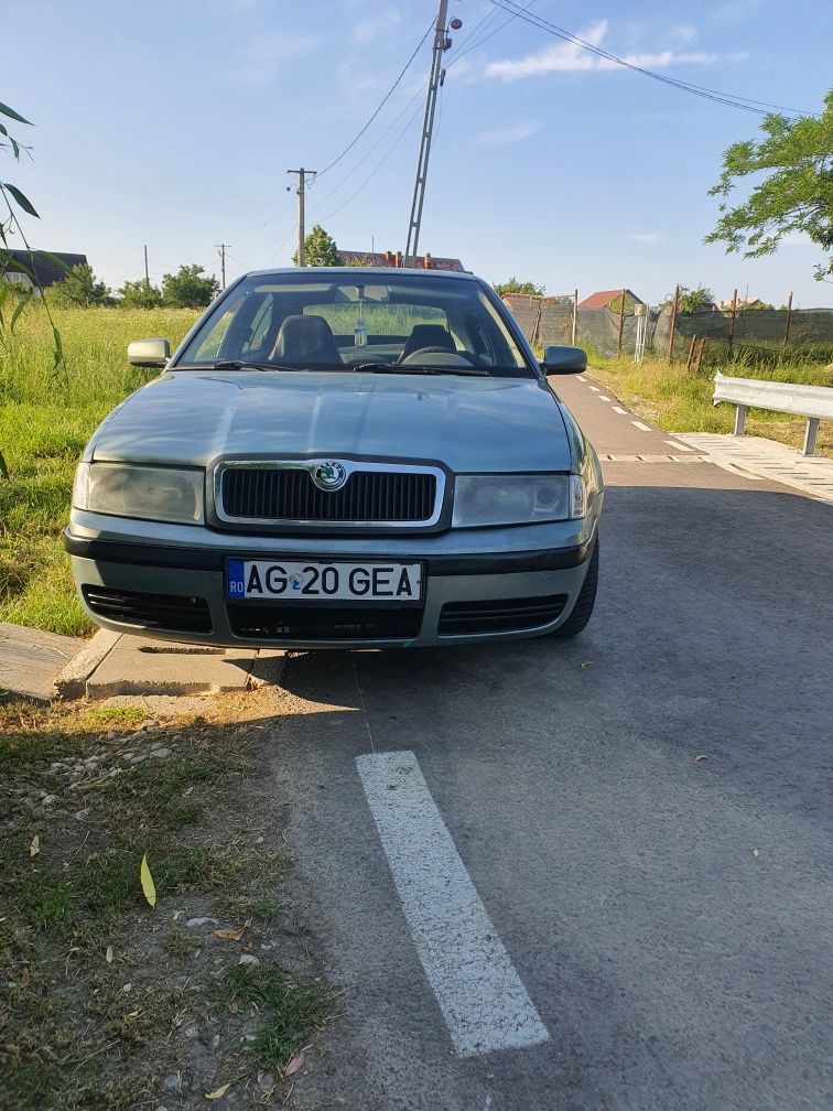 Vând scoda Octavia