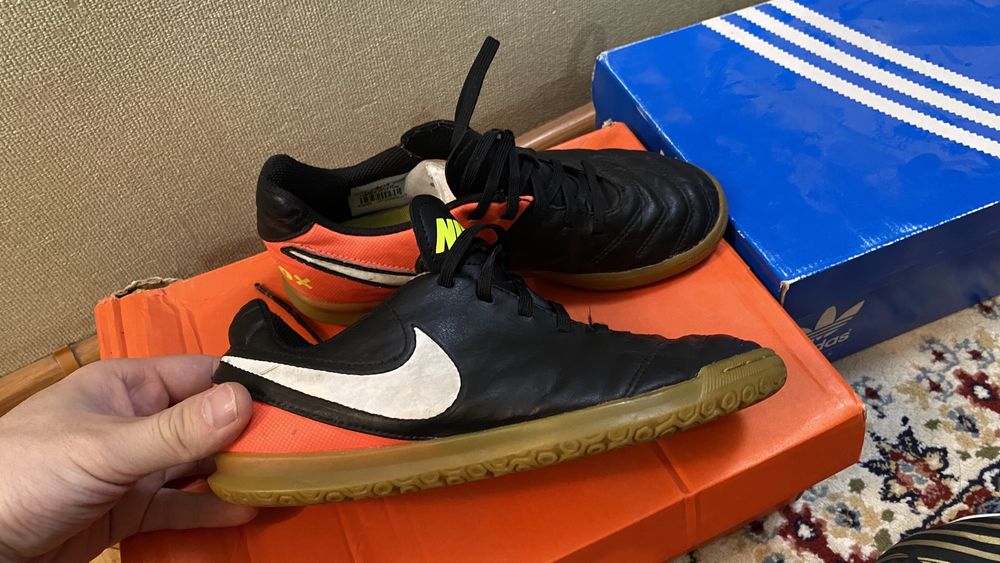 Кроссовки фирмы Nike