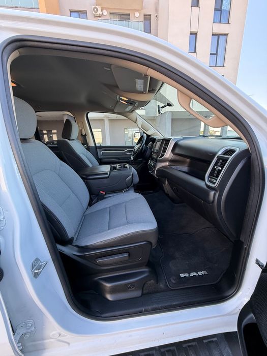 Vand sau schimb Dodge Ram Hemi 5.7 benzina an 2020