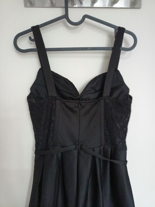 Стилна черна рокля