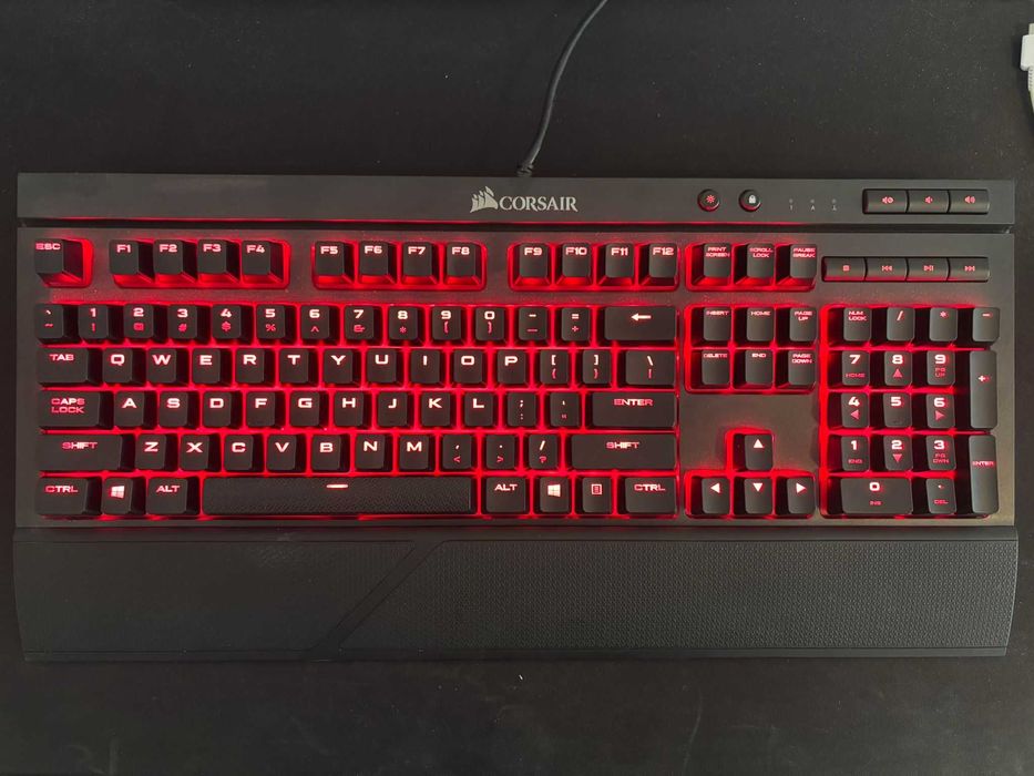 Tastatura Gaming Corsair K68 Cherry MX Red