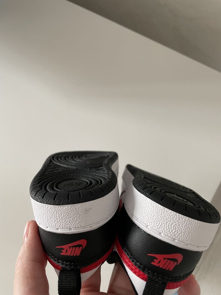 Adidasi Nike, marimea 21