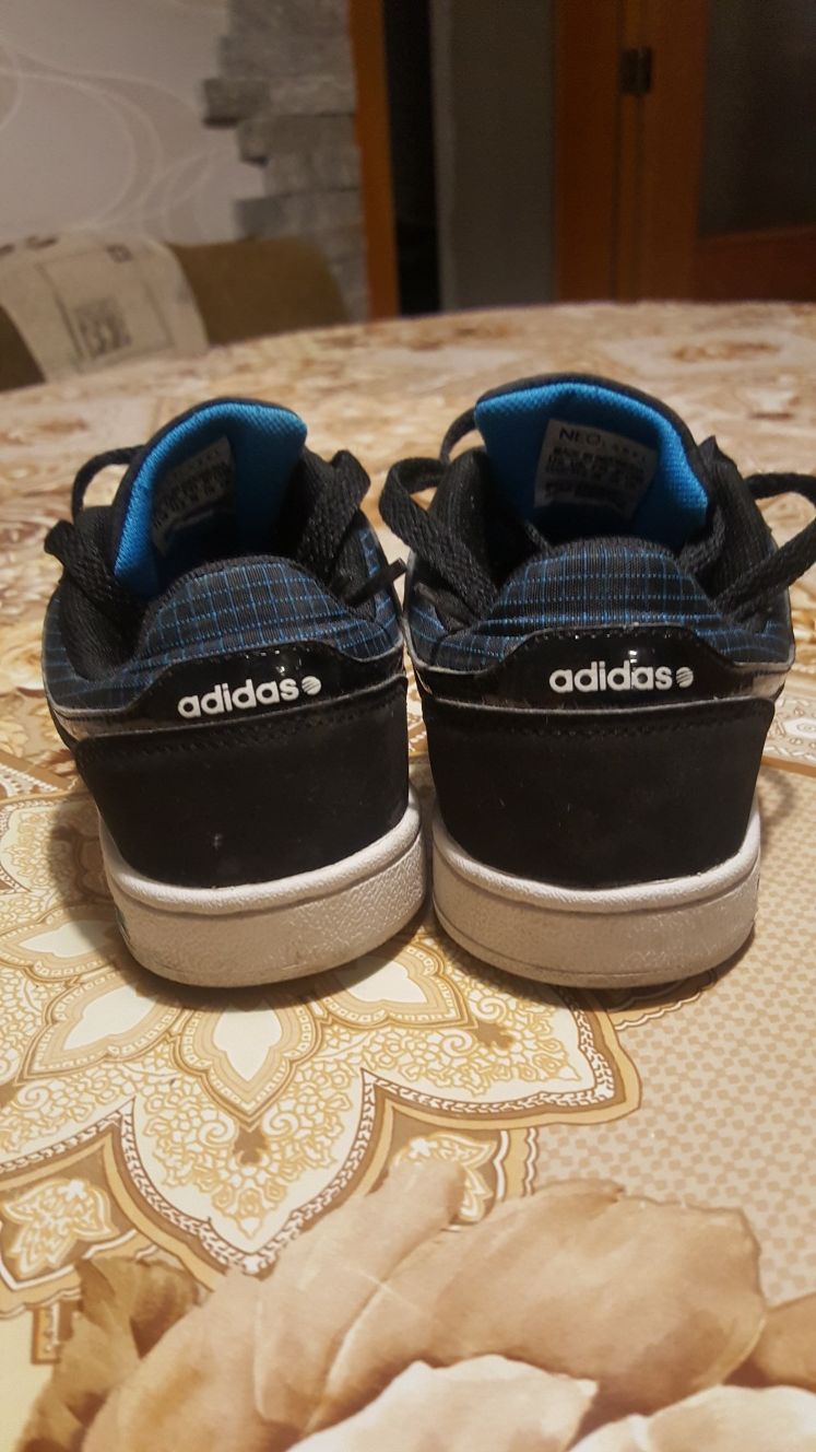 Продавам маратонки Adidas 29