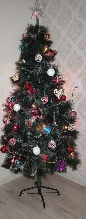 Ёлка с игрушками