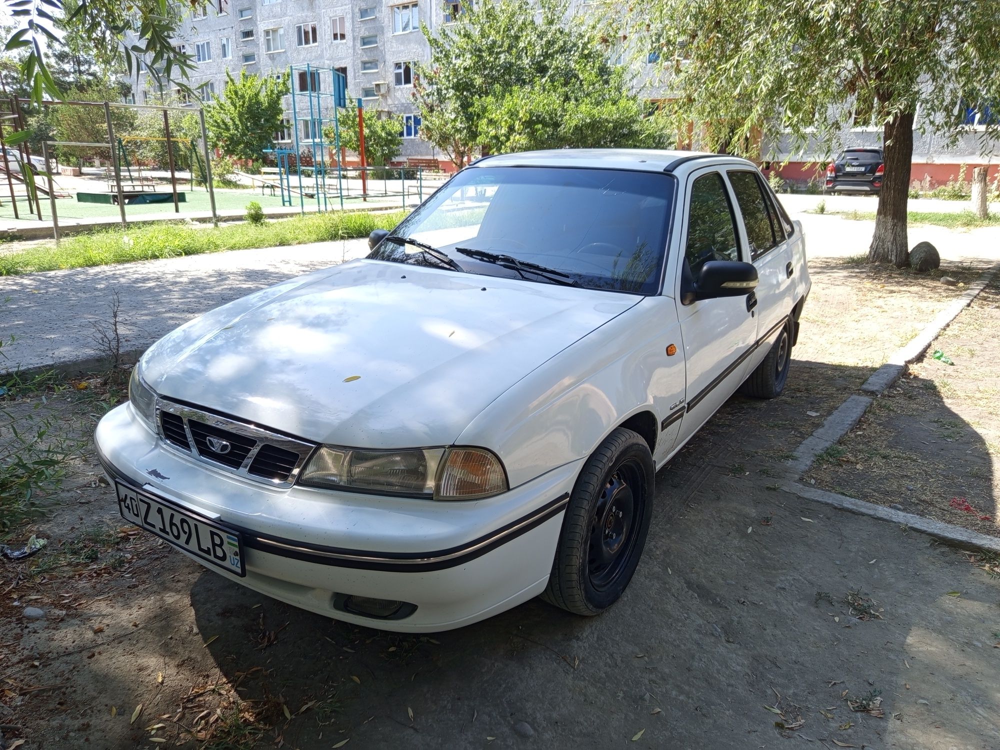 Нексия  1 срочна сотилади