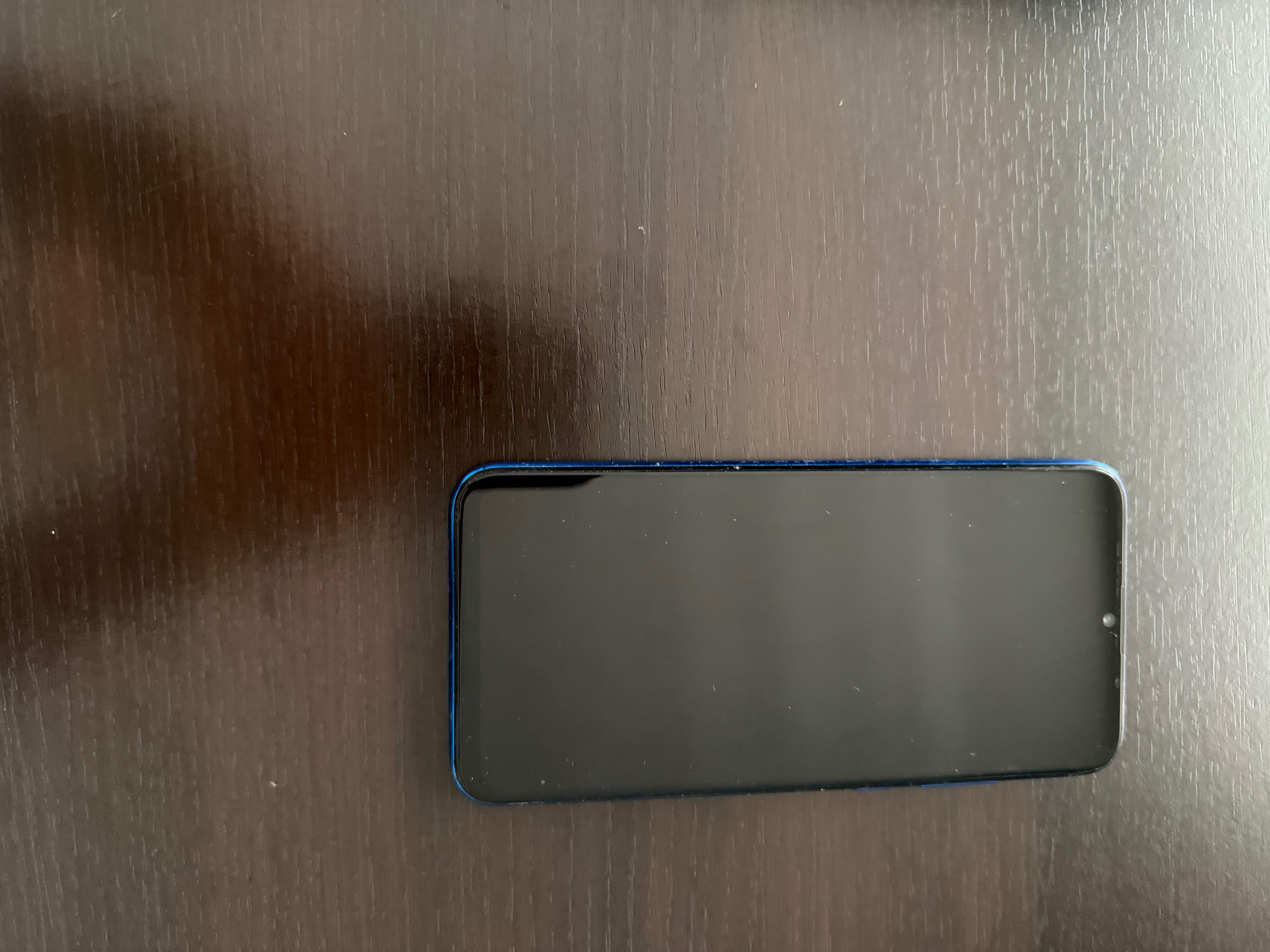 Продавам смарт телефон Honor 20Lite