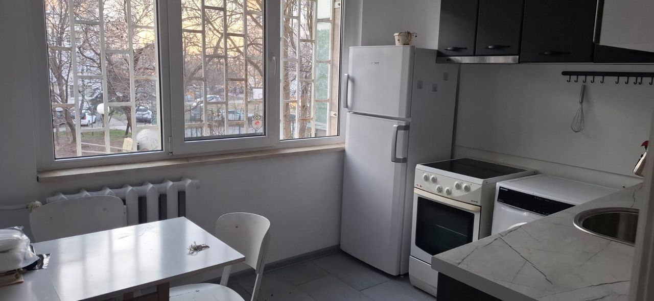 Дава се под наем Едностаен апартамент в София, Надежда 1 - 46 кв.м за 357 € - Снимка #1