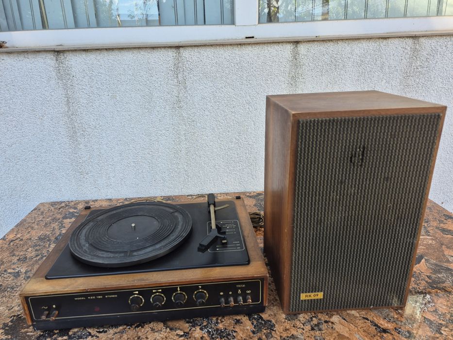 Vând pick-up marca Tesla model nzc 130 cu o boxa