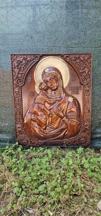 Icoana scluptata cu Maica Domnului și pruncul