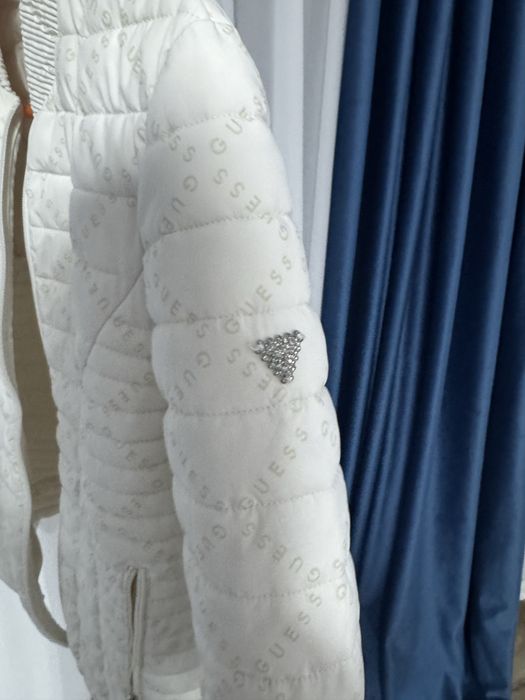 Geacă guess marimea S noua fără eticheta