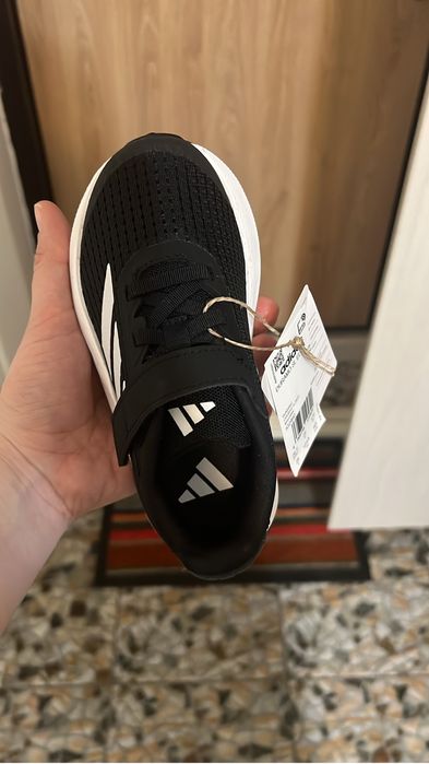 Кроссовка адидас 28 размер новый