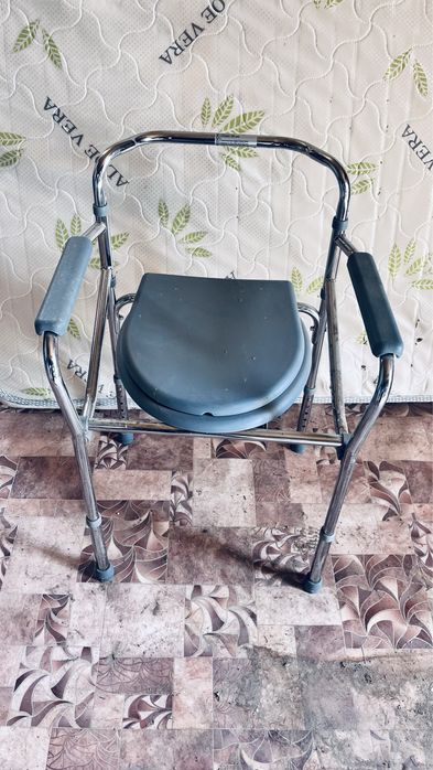 Перенесной кресло туалет для зрослых