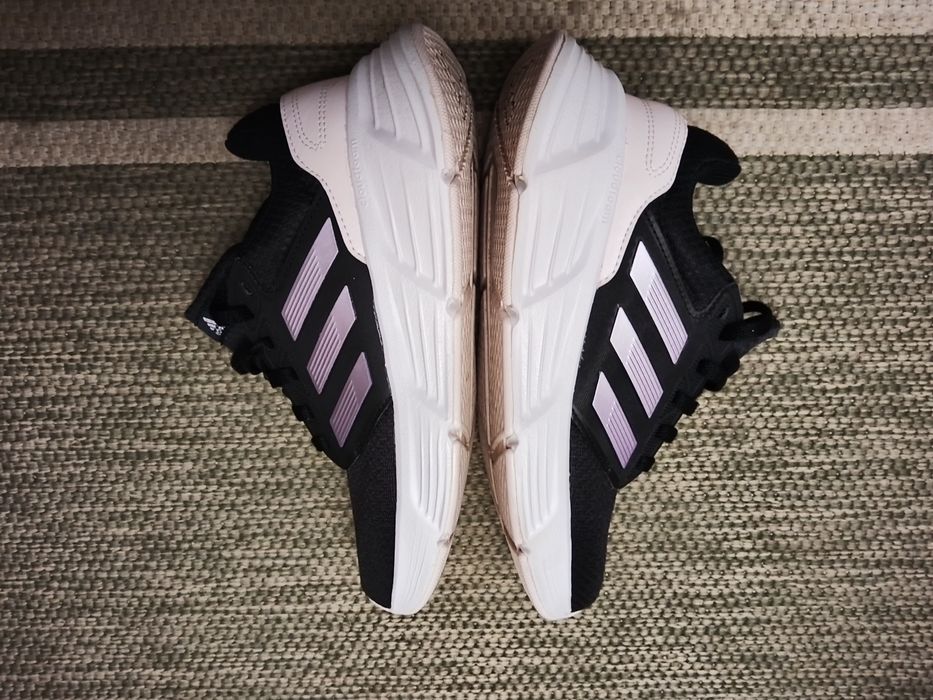 Продавам маратонки Adidas