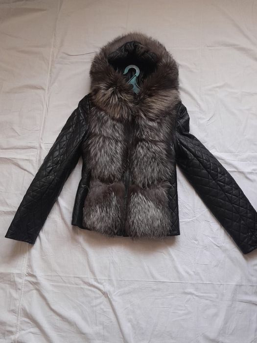 Женские куртки 42 размер песец и кожа