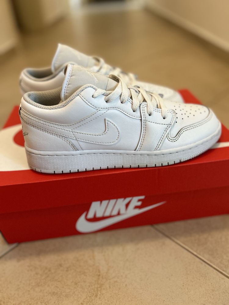 Air Jordan 1 Low Triple White( women)