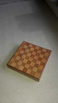 Интересен малак дървен шах