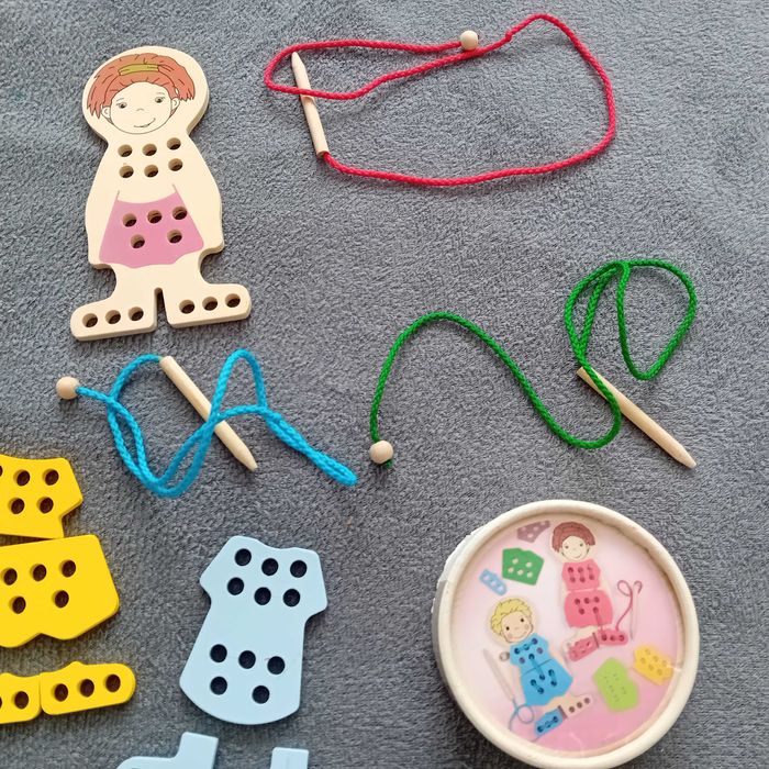 Joc de cusut lemn Montessori