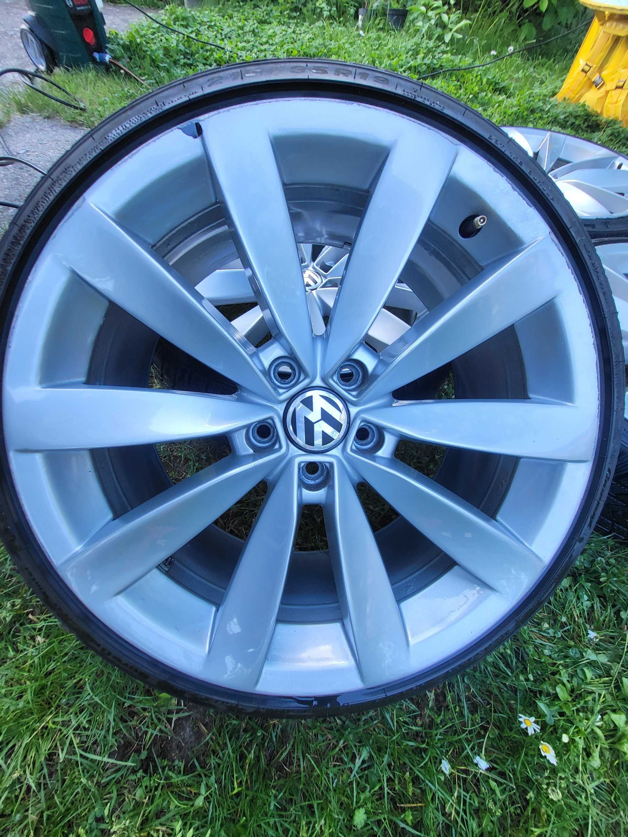 Джанти с нови гуми 215/35 R19