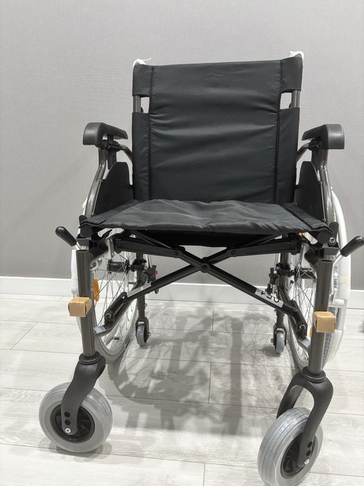 Продам инвалидную коляску новый