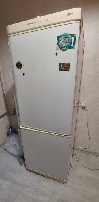 Продам Холодильник LG