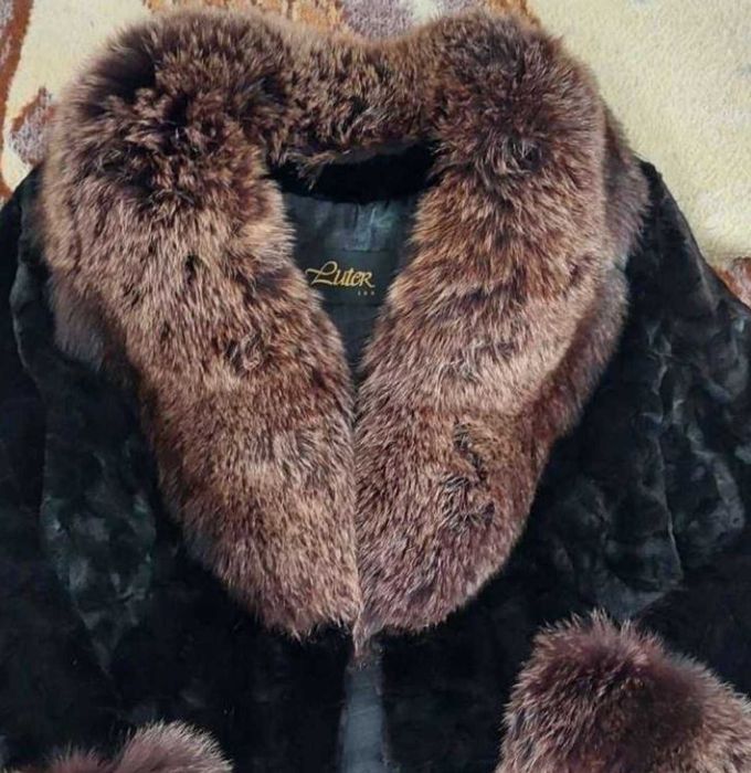 Дамско палто от норка с яка от лисица размер М