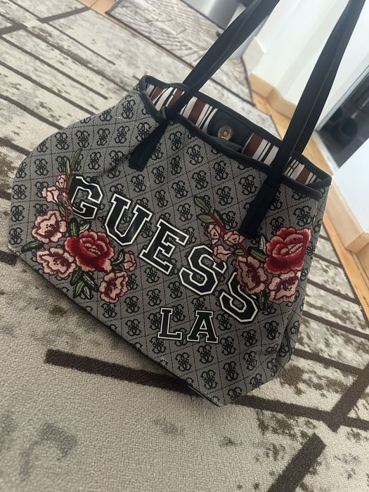Чанта Guess.