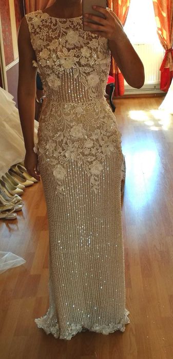 Vand doua rochii de mireasa