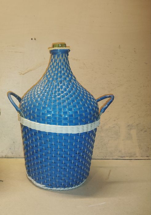 Стари стъклени дамаджани