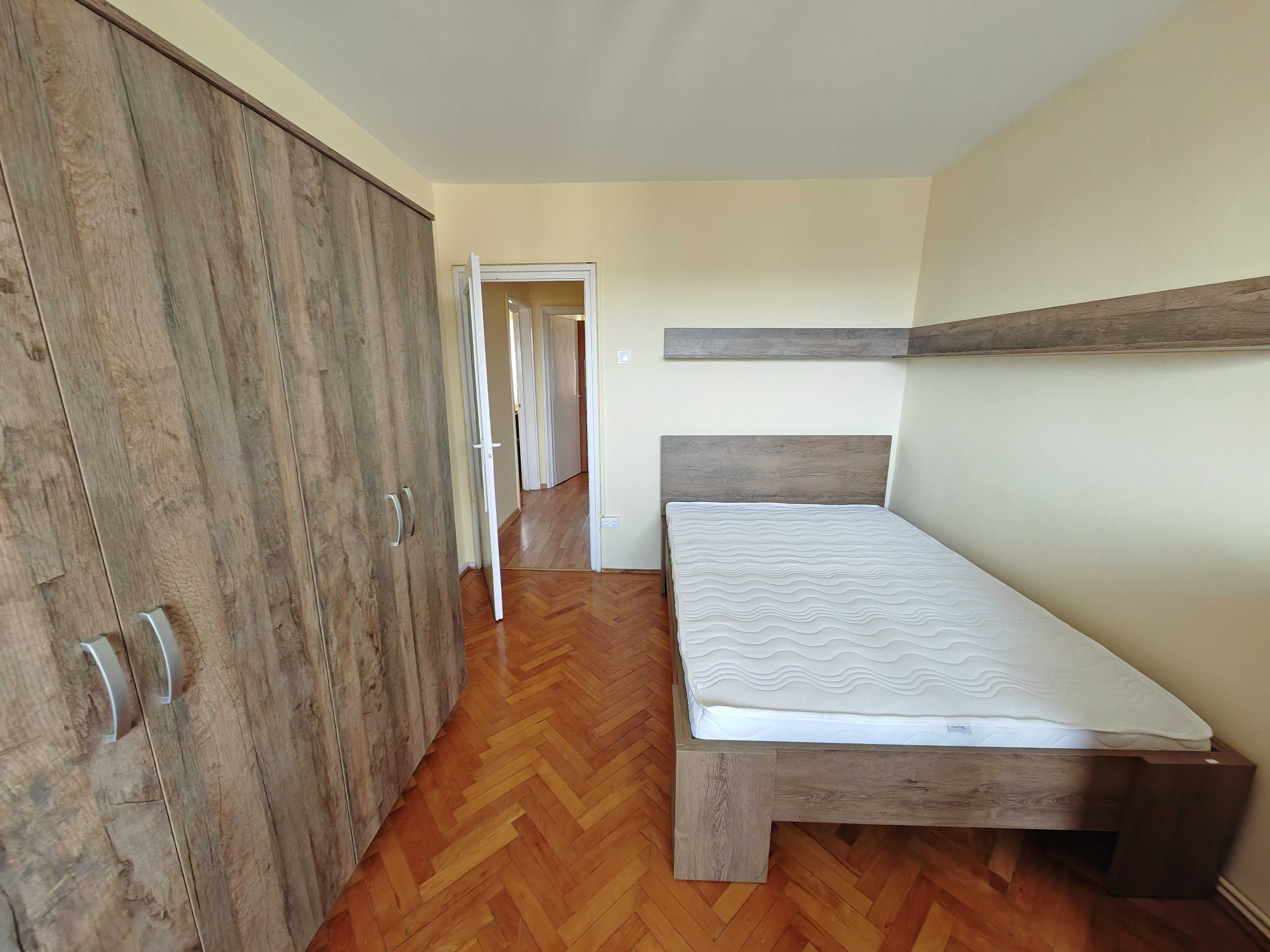 Inchiriez apartament 3 camere zona liceului O. Ghibu