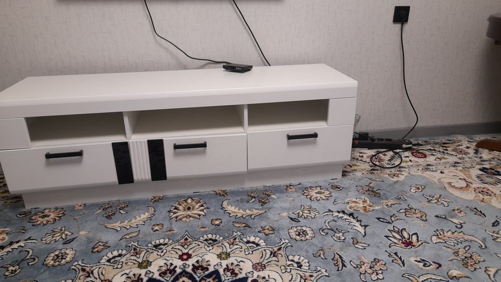 Тумба под телевизор.