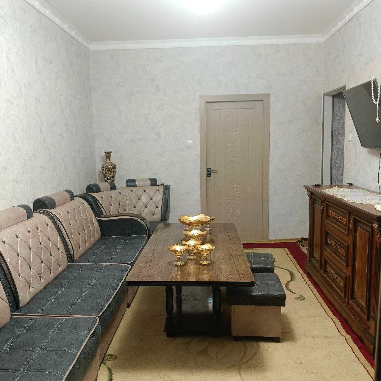 Срочно продаётся с мебелью 2х комнатная на Лисунова 4 на 1ом этаже