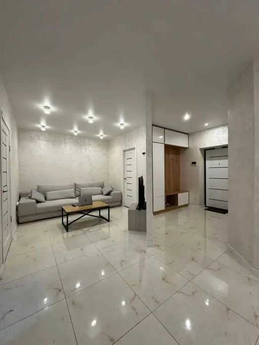 Тристаен имот в кв.Триъгълника