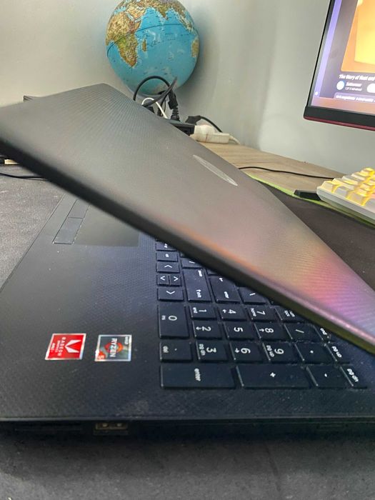 Laptop HP Ryzen 5 + Radeon Vega – Perfect Funcțional