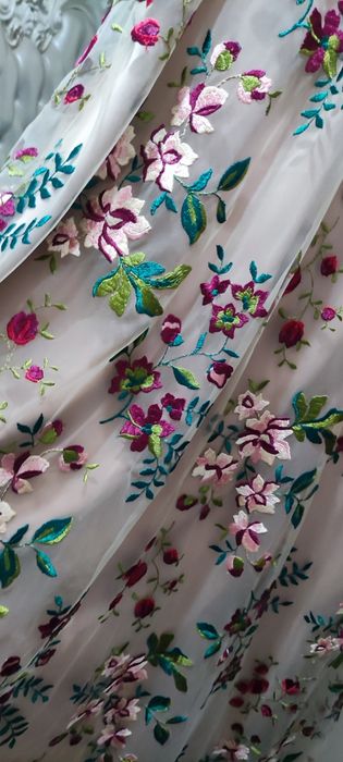 Вечернее платье с вышивкой