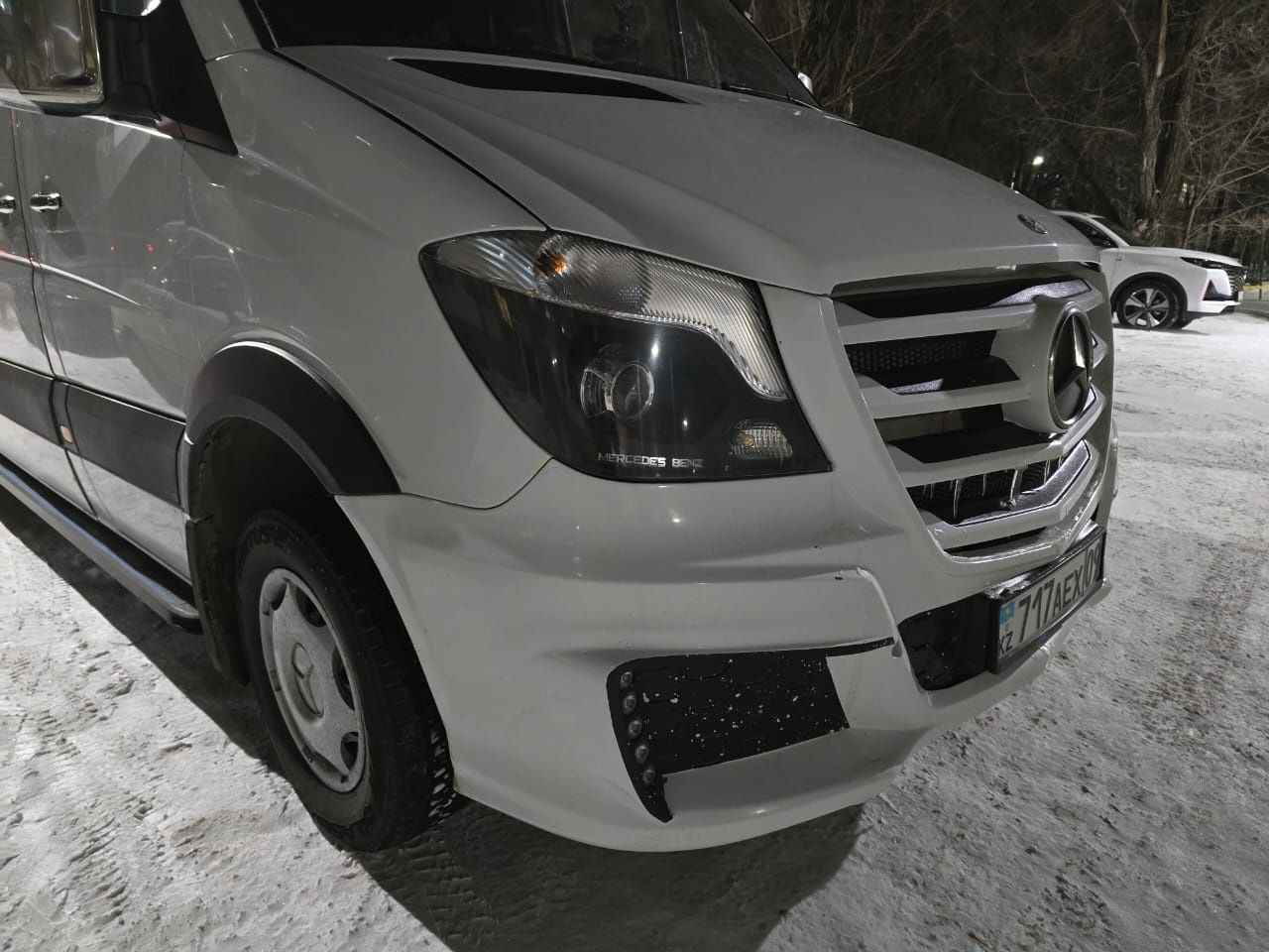 Передний бампер W906 Рестайл  Sprinter Maxton