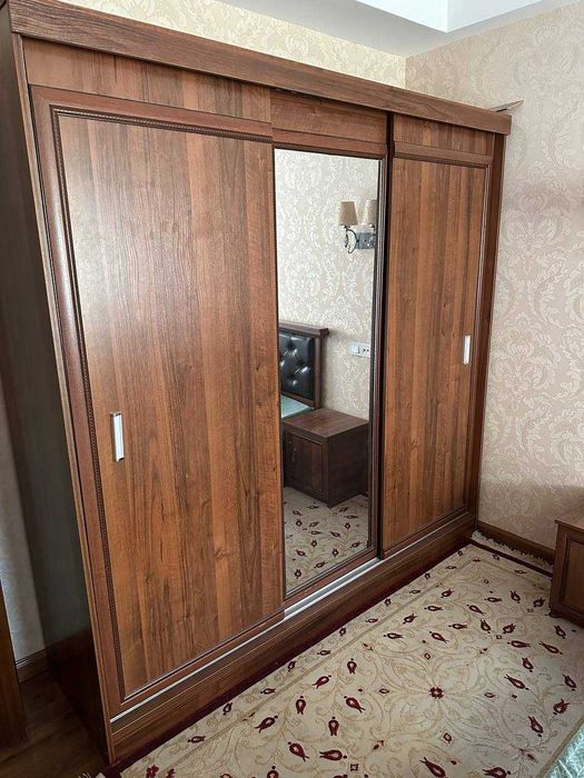 продам шкаф большой 3 секции