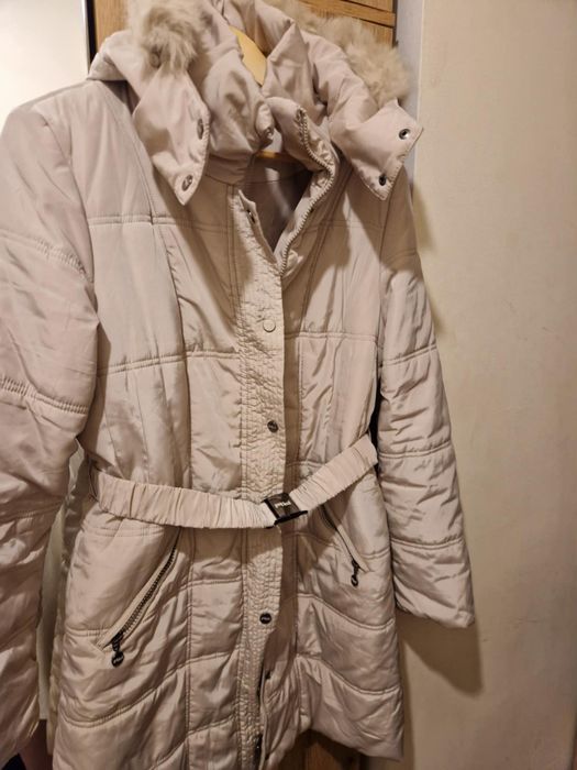 Дамско яке,с естествен пух на качулката