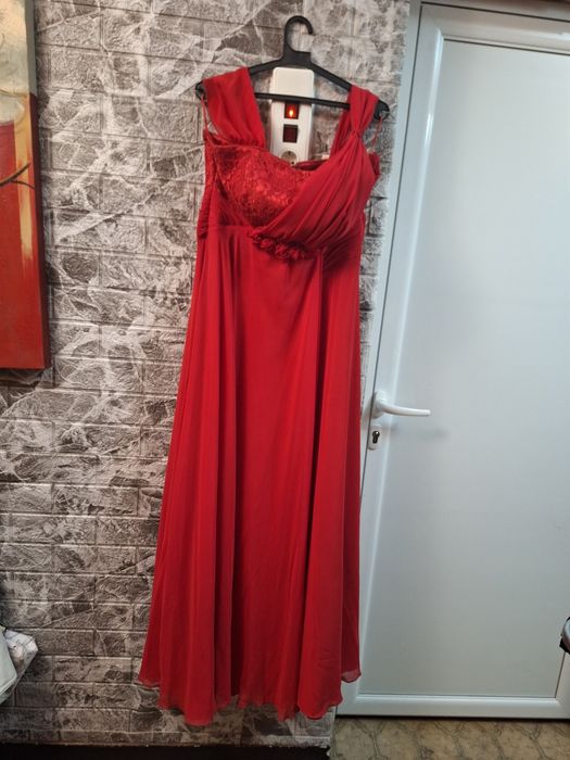 Елегантна Дамска Рокля За Празници. Вечерна !!!  Напълно Нова !!!