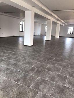 Сдается в аренду первый этаж здания, площадью 346кв/м.