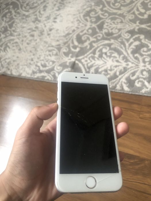 Продам Айфон 6 скорее не работет